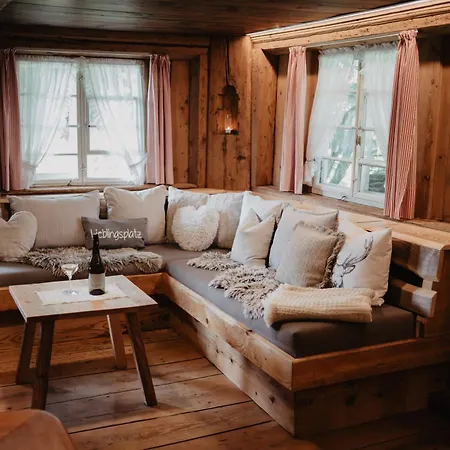 Romantisches Schwarzwaelder Bauernhaeuschen Huesli Am Griesbachhof * Titisee-Neustadt