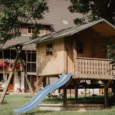 Romantisches Schwarzwaelder Bauernhaeuschen Huesli Am Griesbachhof Titisee-Neustadt
