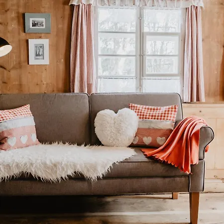 Romantisches Schwarzwaelder Bauernhaeuschen Huesli Am Griesbachhof * Titisee-Neustadt